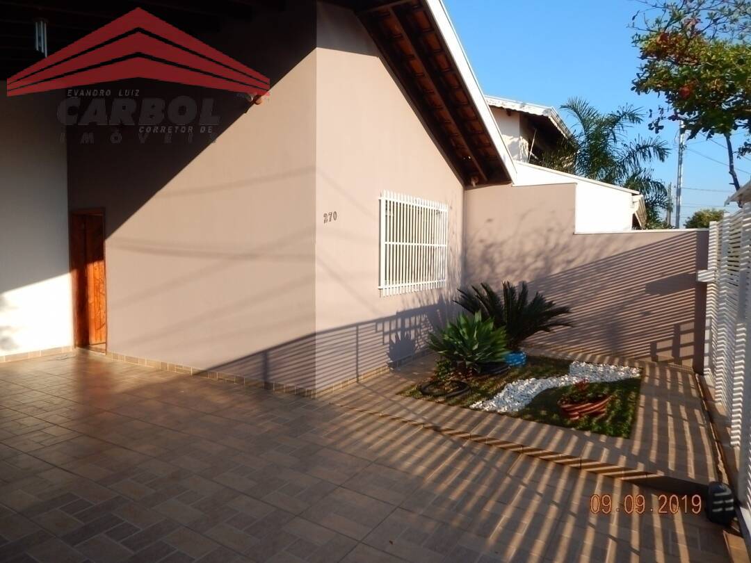 Casa para alugar com 3 quartos, 158m² - Foto 1