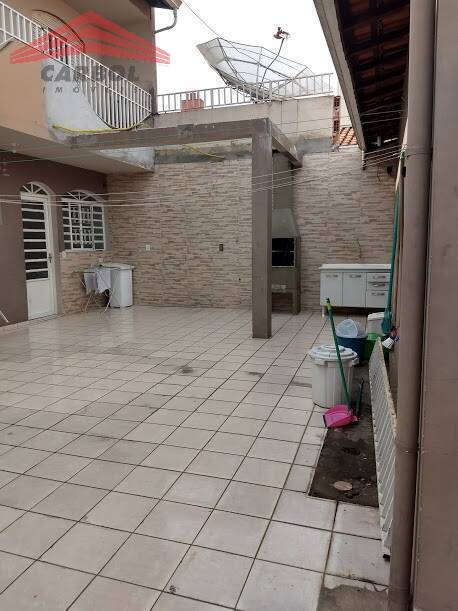 Casa à venda com 3 quartos, 200m² - Foto 18