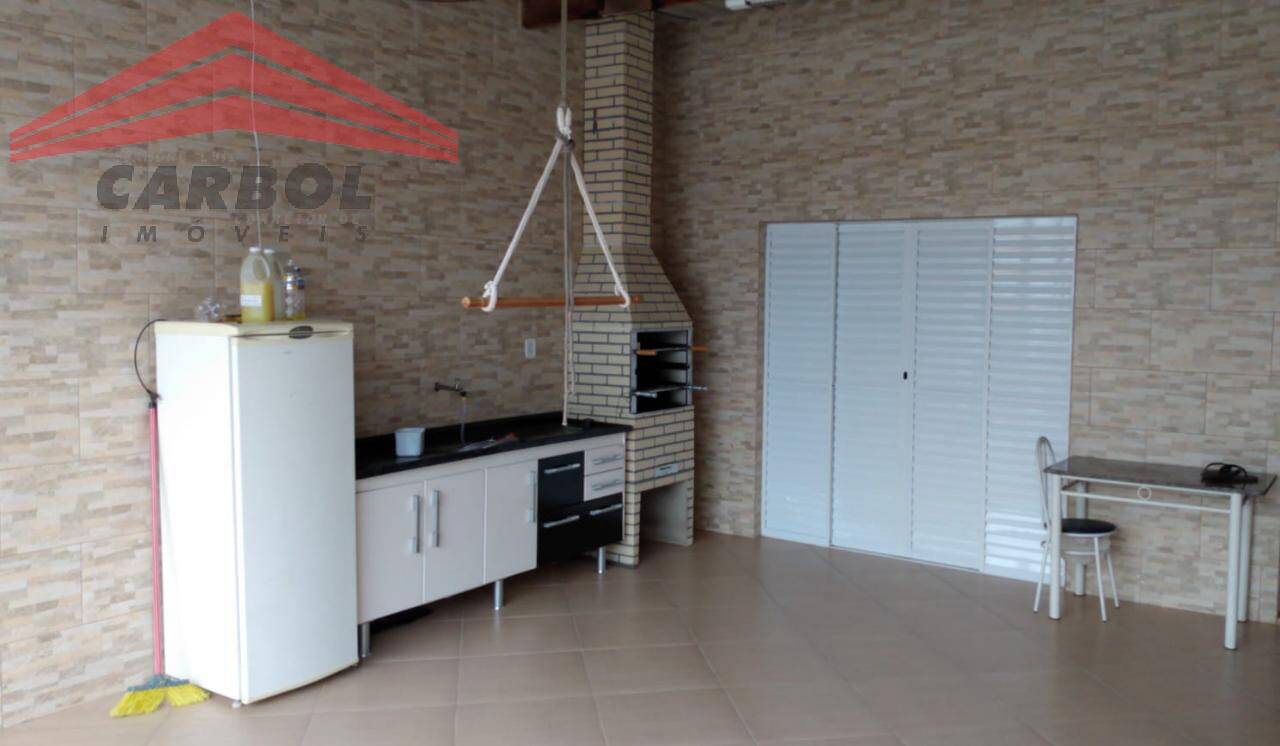 Casa à venda com 2 quartos, 160m² - Foto 1