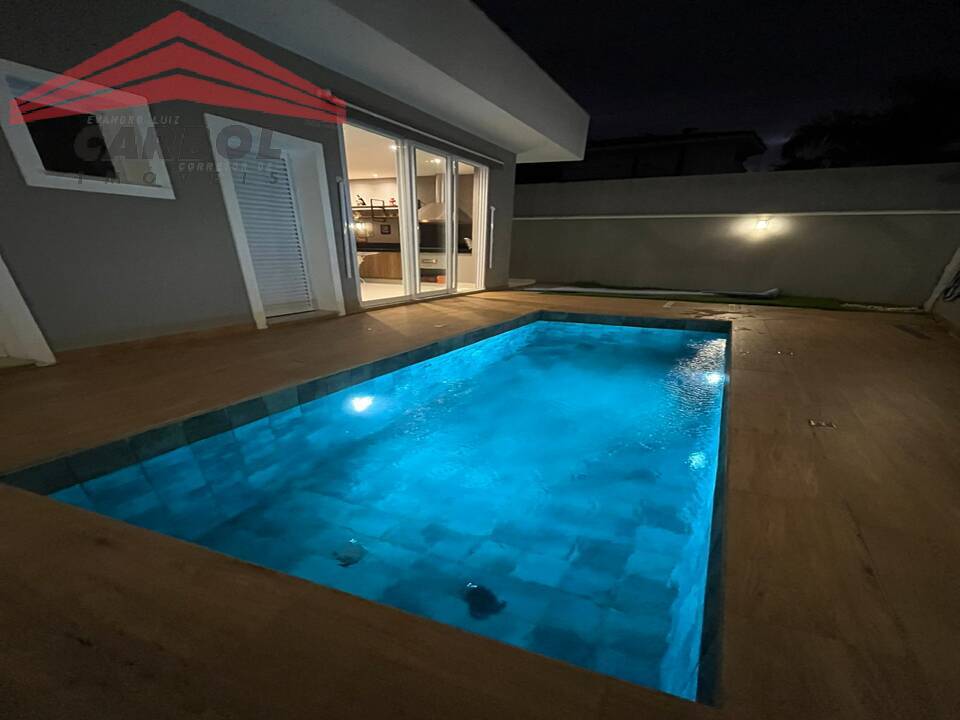 Casa de Condomínio à venda com 3 quartos, 228m² - Foto 2