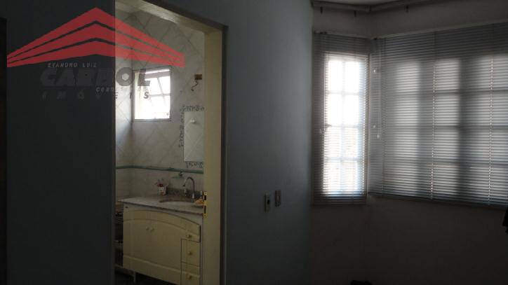 Casa à venda com 3 quartos, 310m² - Foto 3