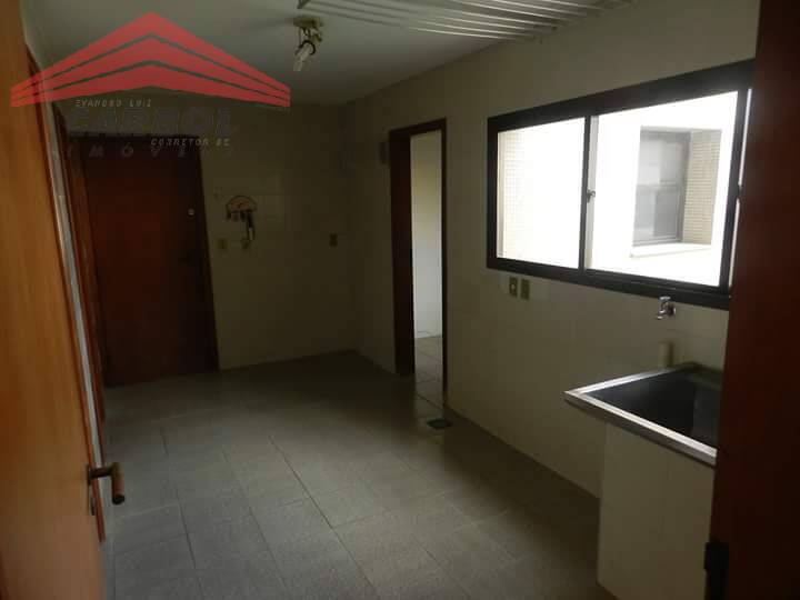 Apartamento à venda com 3 quartos, 216m² - Foto 17